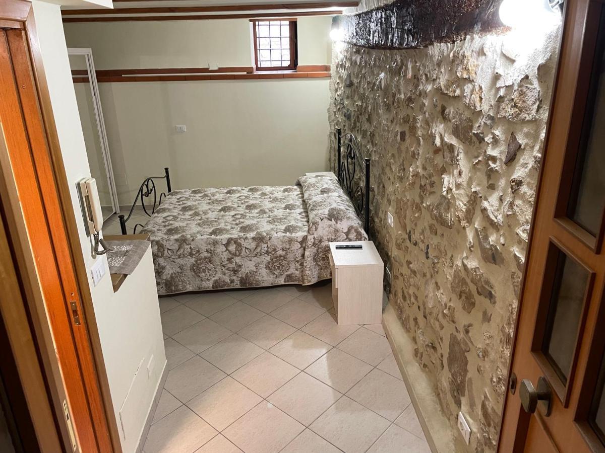 La Stanza Del Principe Bed & Breakfast Fondi Bagian luar foto
