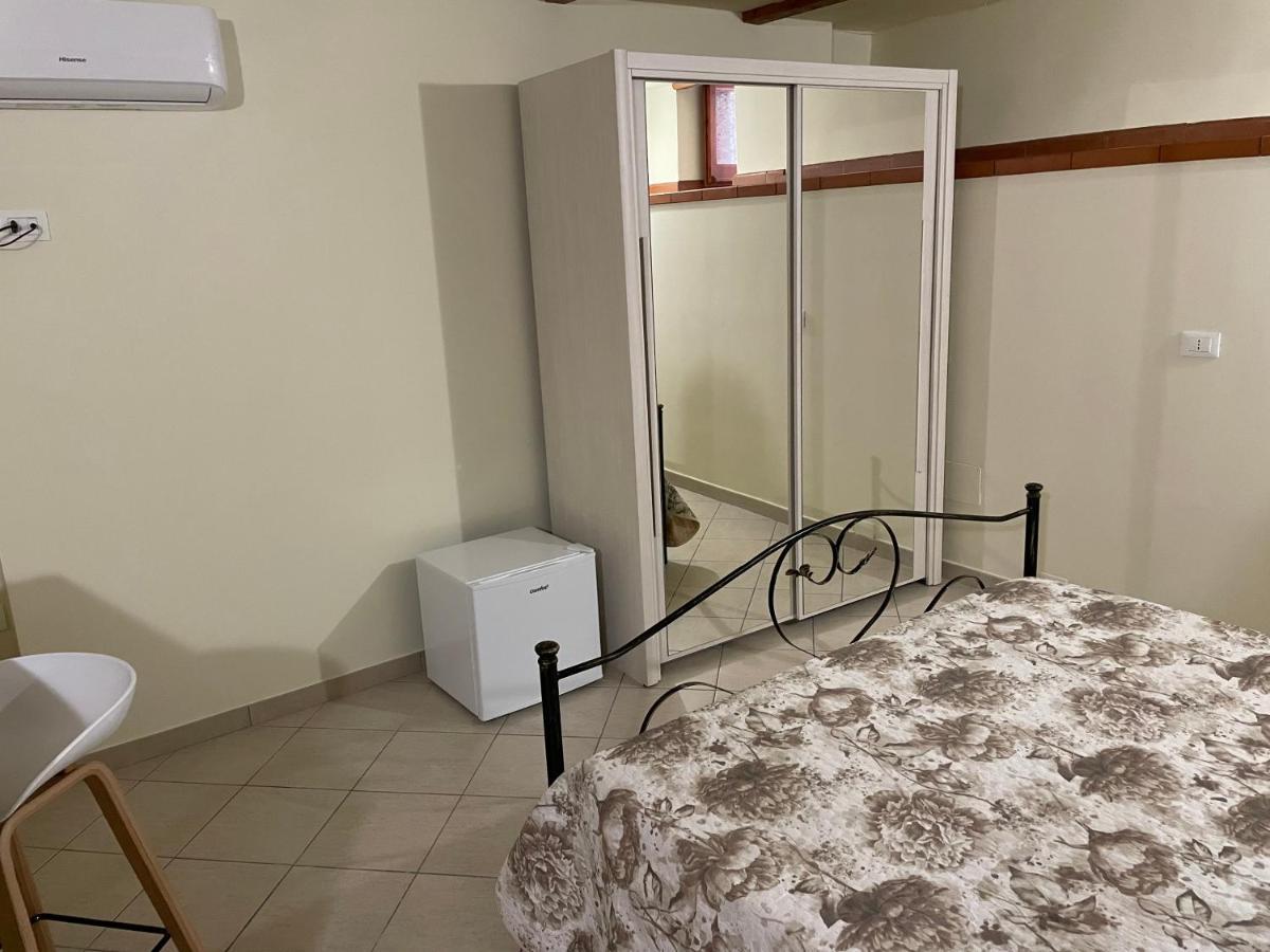 La Stanza Del Principe Bed & Breakfast Fondi Bagian luar foto