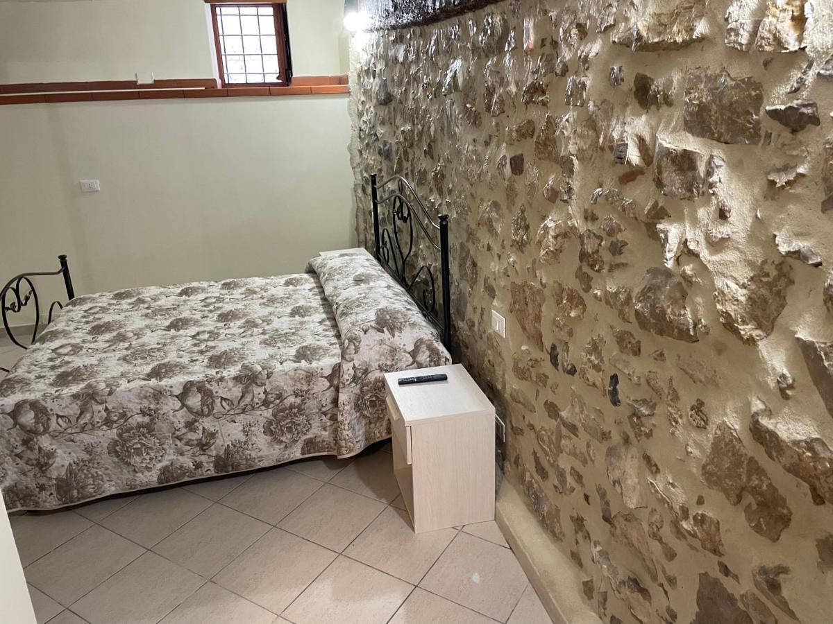 La Stanza Del Principe Bed & Breakfast Fondi Bagian luar foto